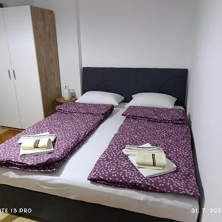 Happy Corner Apartment *