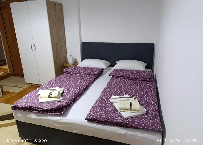 Happy Corner Apartment *